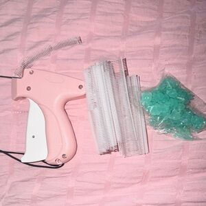 Pink Tagging Gun with Accessories
